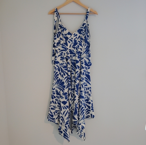 Alexis Vlogger FAV ASYMMETRICAL DRESS - Picture 3 of 7